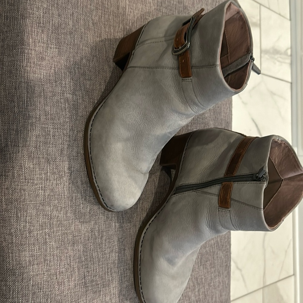Gray (with brown trim Dansko ankle boot size 39